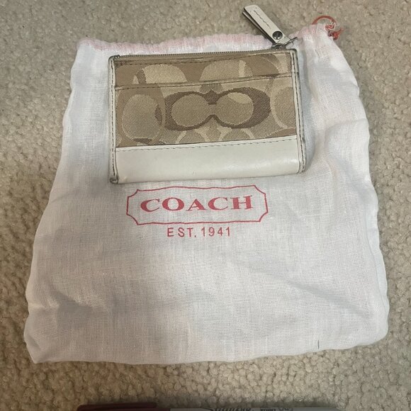 GUC white Coach Card case - Picture 5 of 5